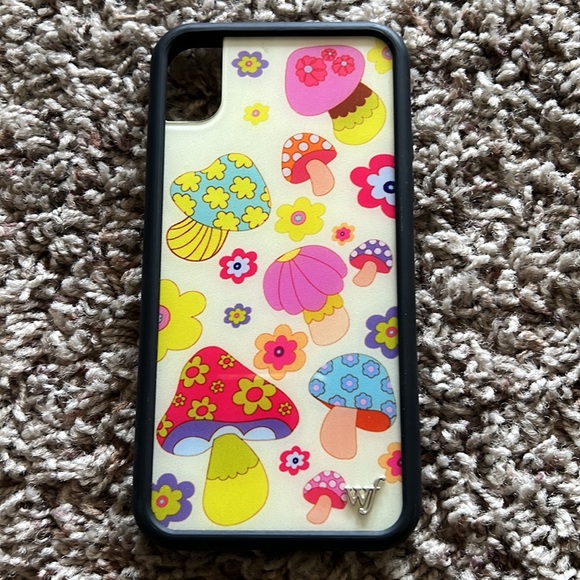 Wildflower Limited Edition iPhone Xr Case - Picture 3 of 5